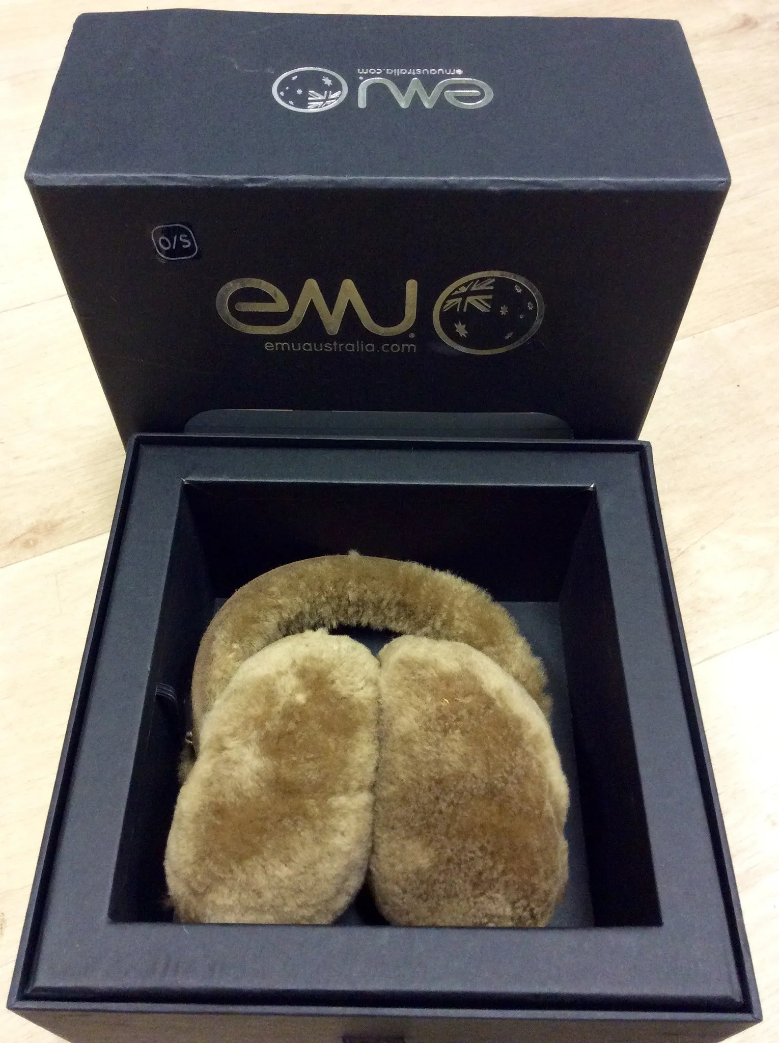 BRAND NEW IN BOX EMU AUSTALIA TOFFEE SHEEPSKIN EAR MUFFS