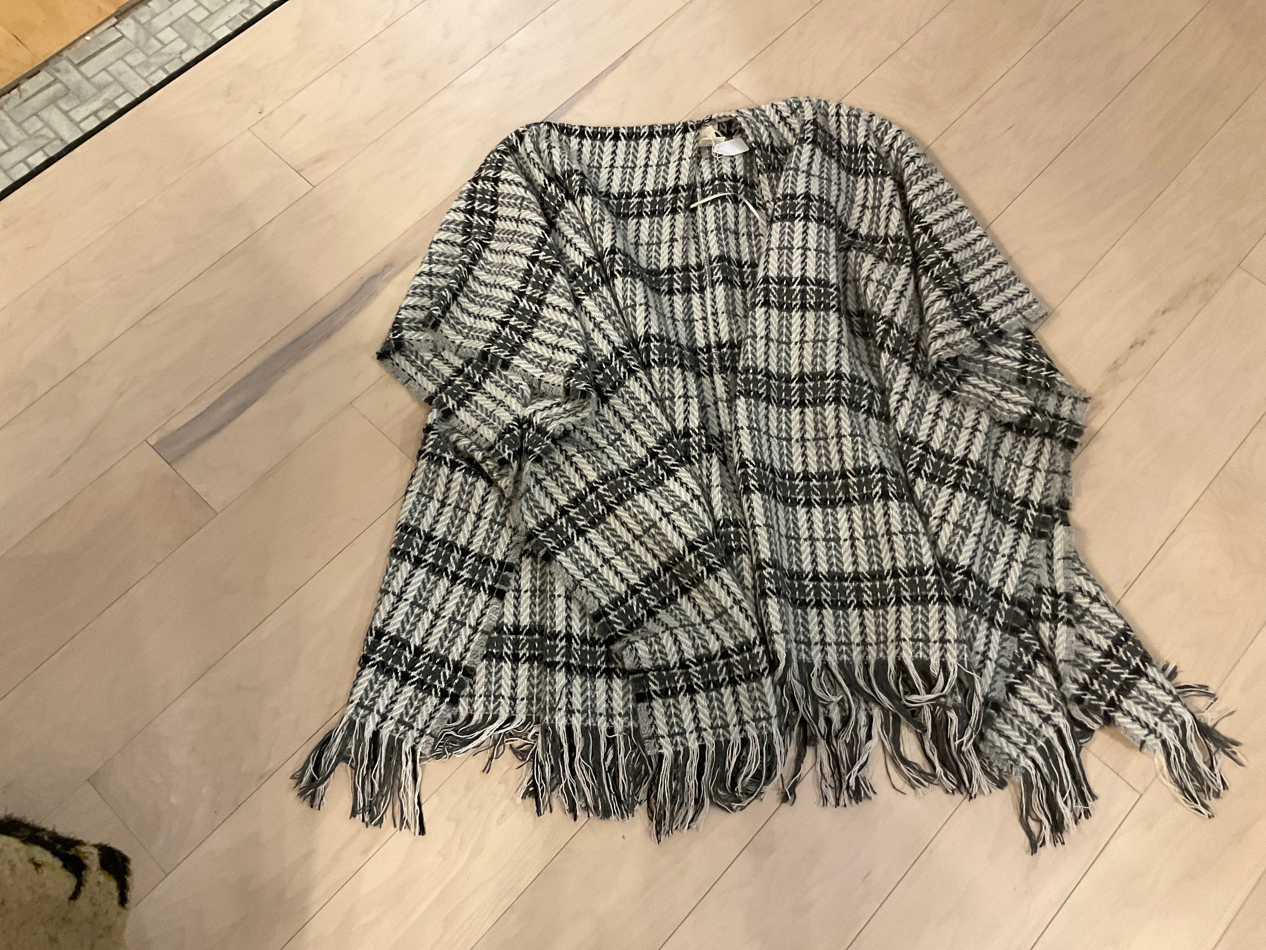 {{ClientCode}} BLACK AND WHITE MYSTREE CARDIGAN, O/S