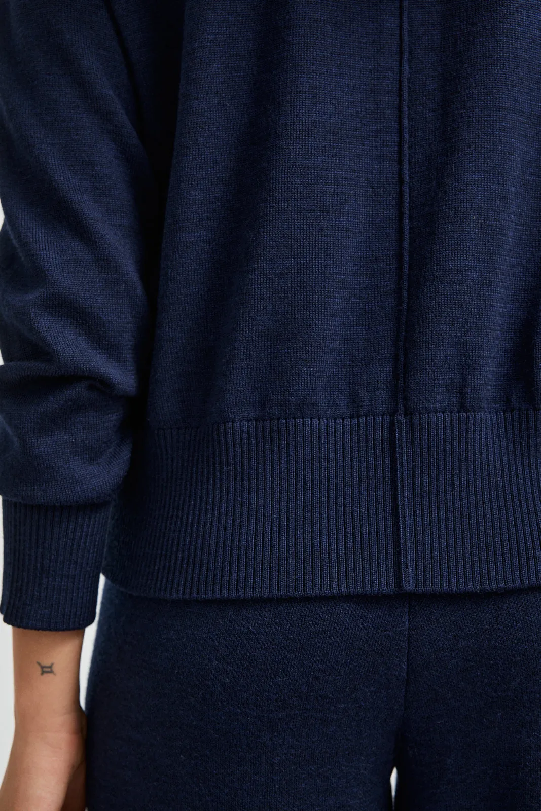 FINE KNIT CARDIGAN