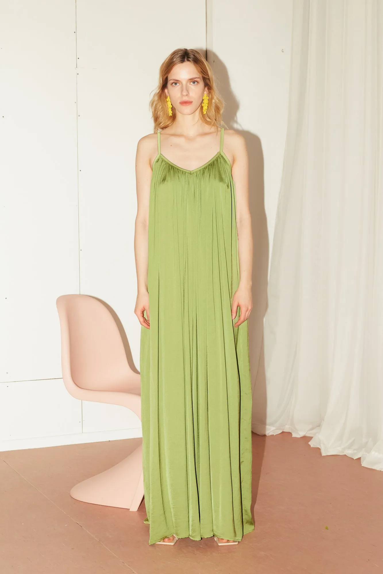 MEFYA flowing pastel green bridesmaid dress